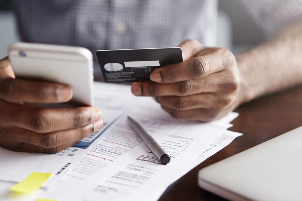 Troppi debiti cosa fare: conseguenze e le tre soluzioni